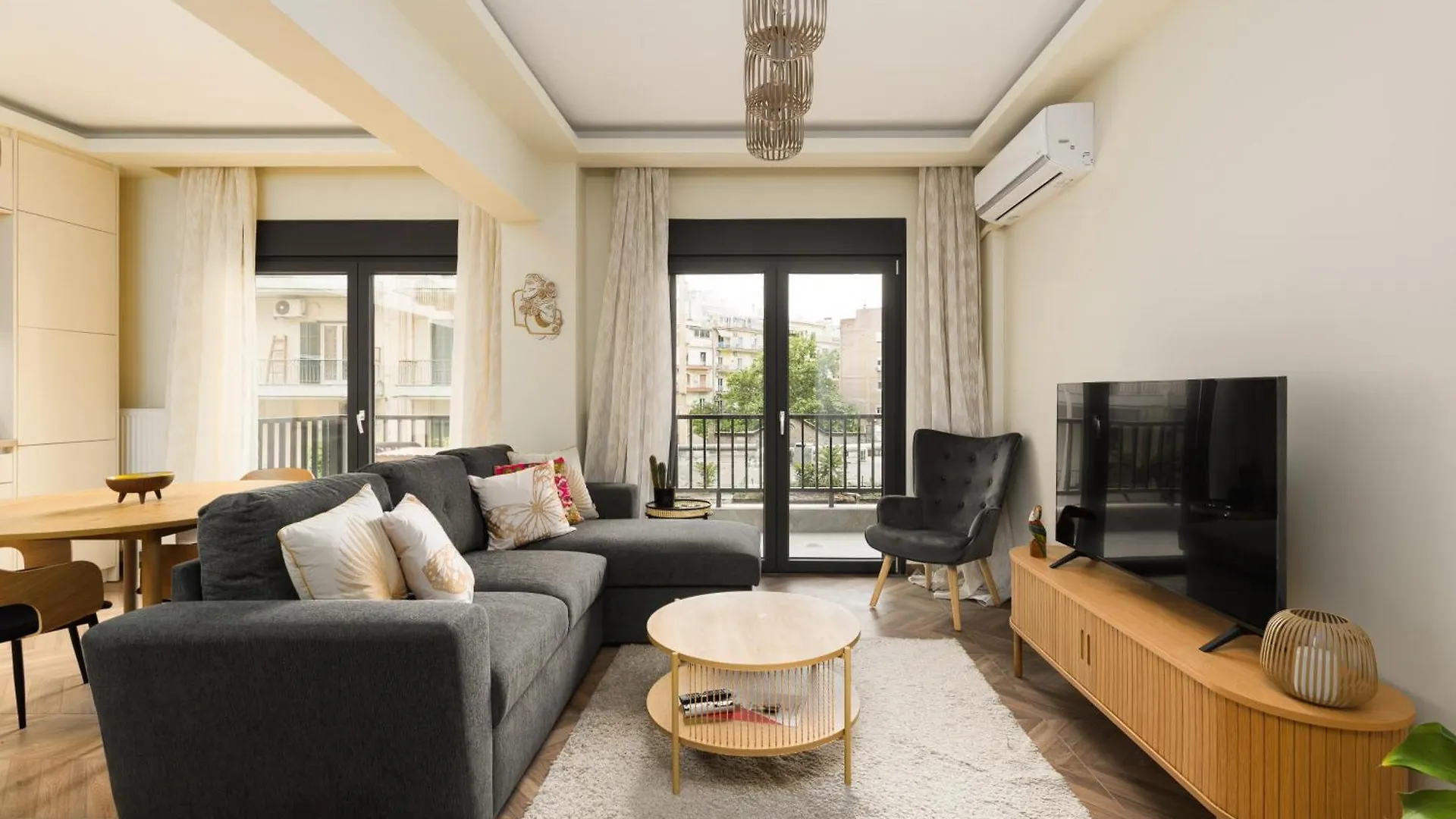 Oak Tree By Halu! Modern Two Bedroom Apartment テッサロニキ ギリシャ